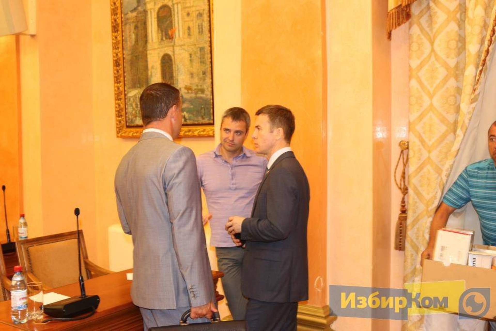 Неожиданная сессия Одесского горсовета: оцепление вокруг мэрии и сбор ради одного вопроса