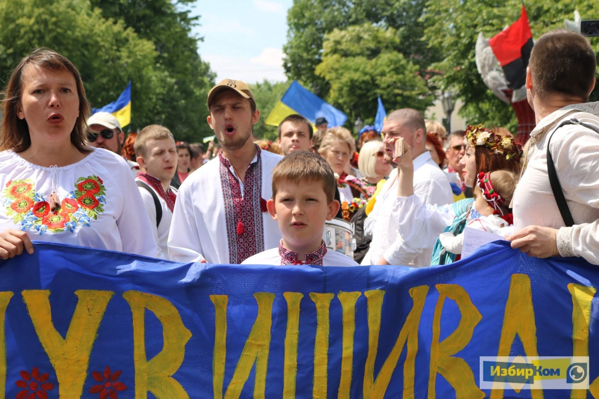 В Одессе состоялся юбилейный десятый МегаМарш в вышиванках