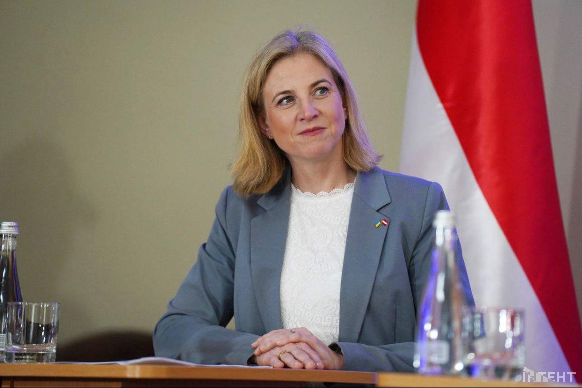 Голова МЗС Австрії вшанувала загиблих воїнів в Одесі