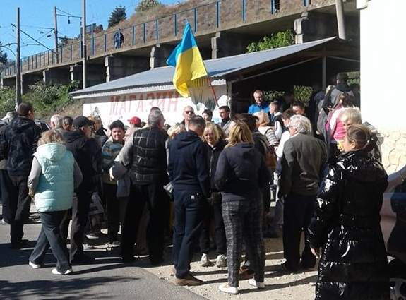 Полицейские уговорили активистов не перекрывать железнодорожные пути