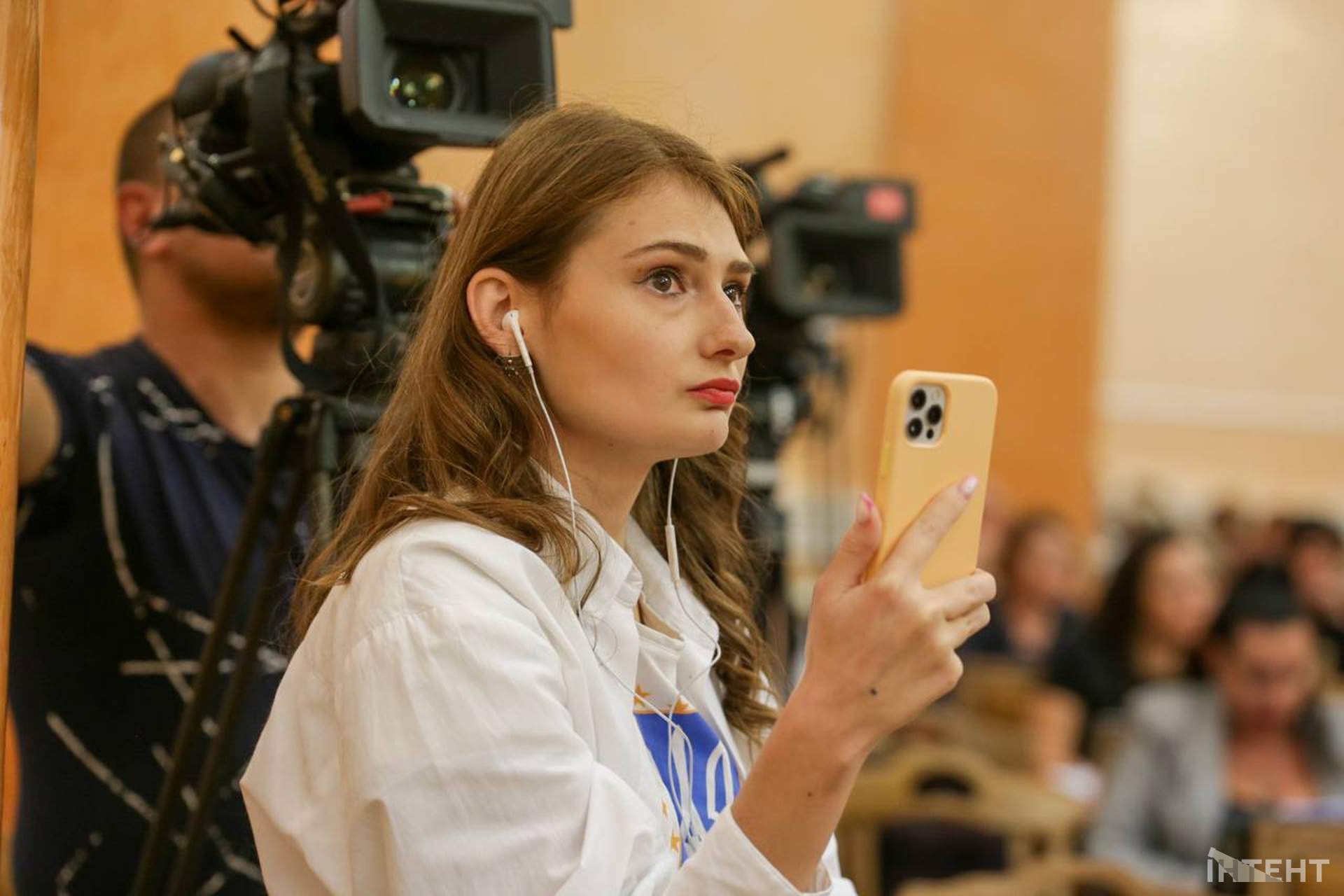 Бурхлива сесія та мітинг у світлинах Інтента