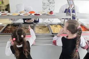 Тисячі школярів Миколаєва відмовилися від безкоштовного харчування