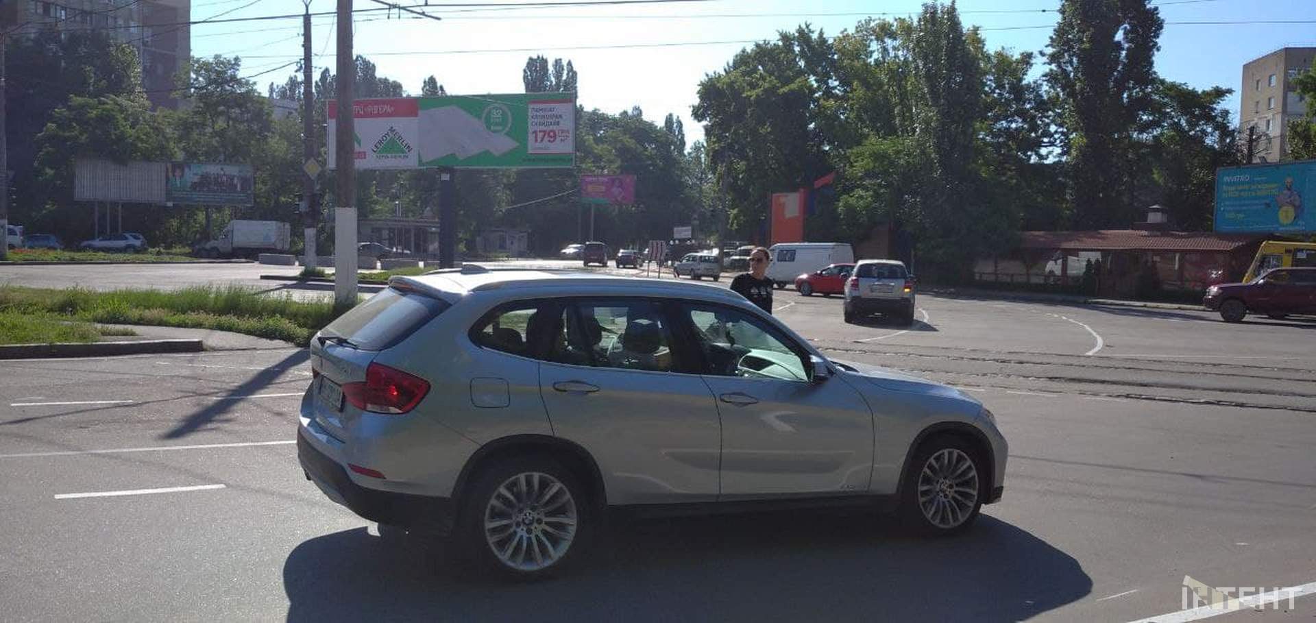 Як на перехресті Заболотного та Добровольського круговий рух облаштували