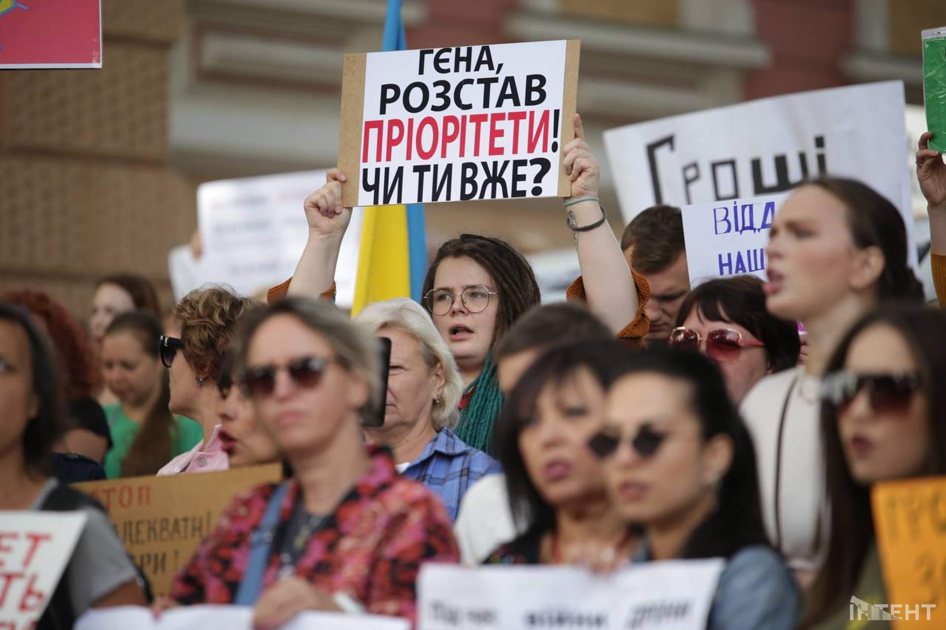 "В першу чергу - ЗСУ": в Одесі вже майже два тижні протестують проти несвоєчасних тендерів