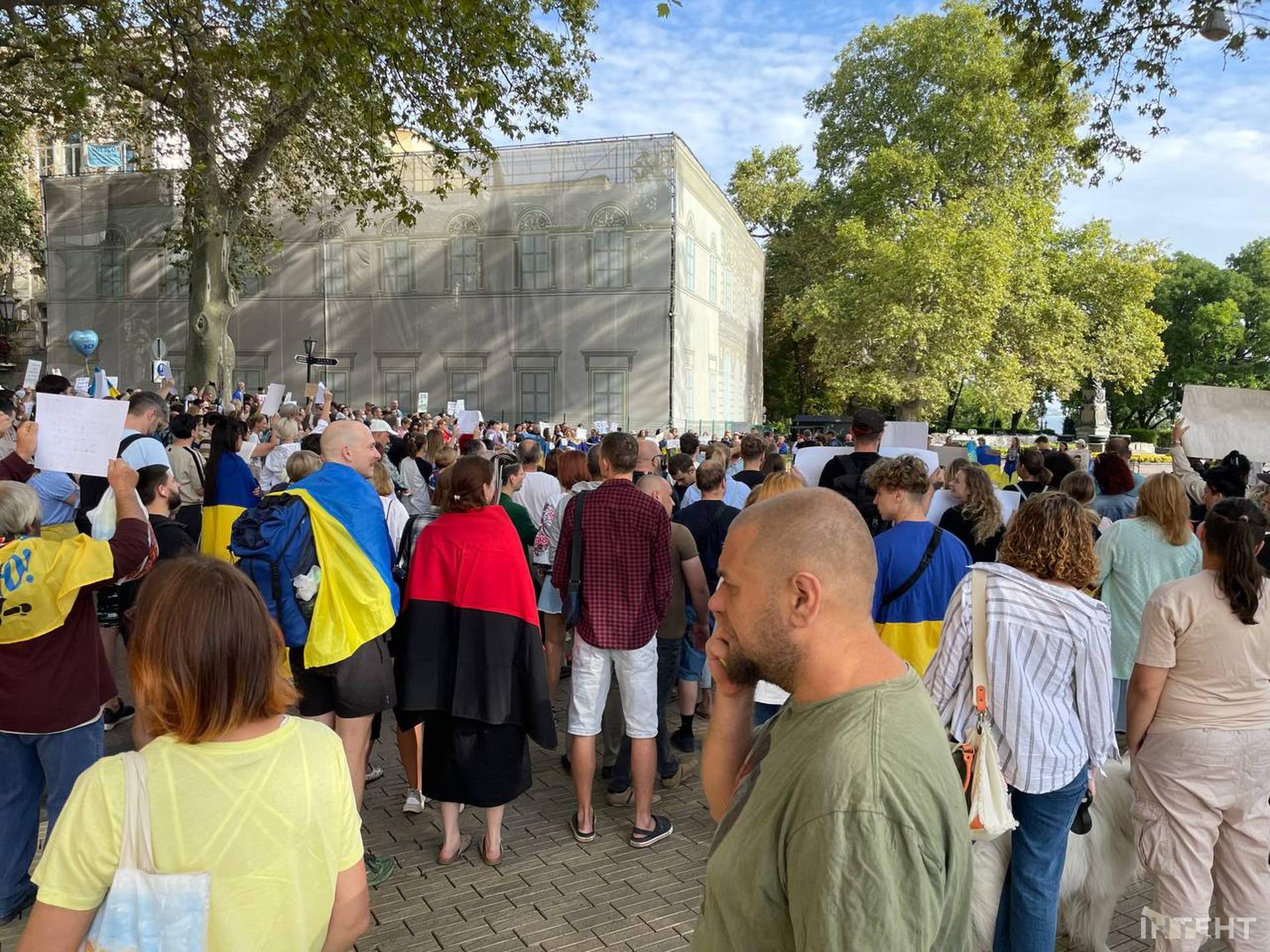 "В першу чергу - ЗСУ": в Одесі вже майже два тижні протестують проти несвоєчасних тендерів