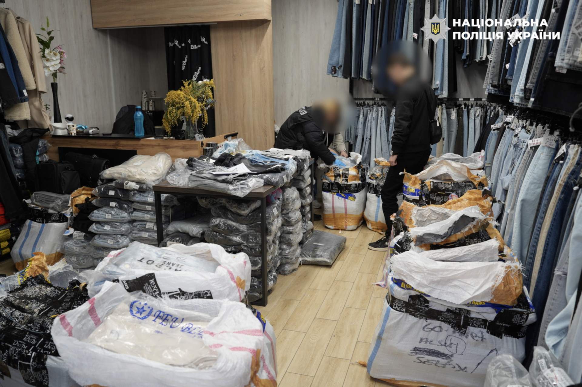 В Одесі продали на ринку 50 тонн гуманітарної допомоги