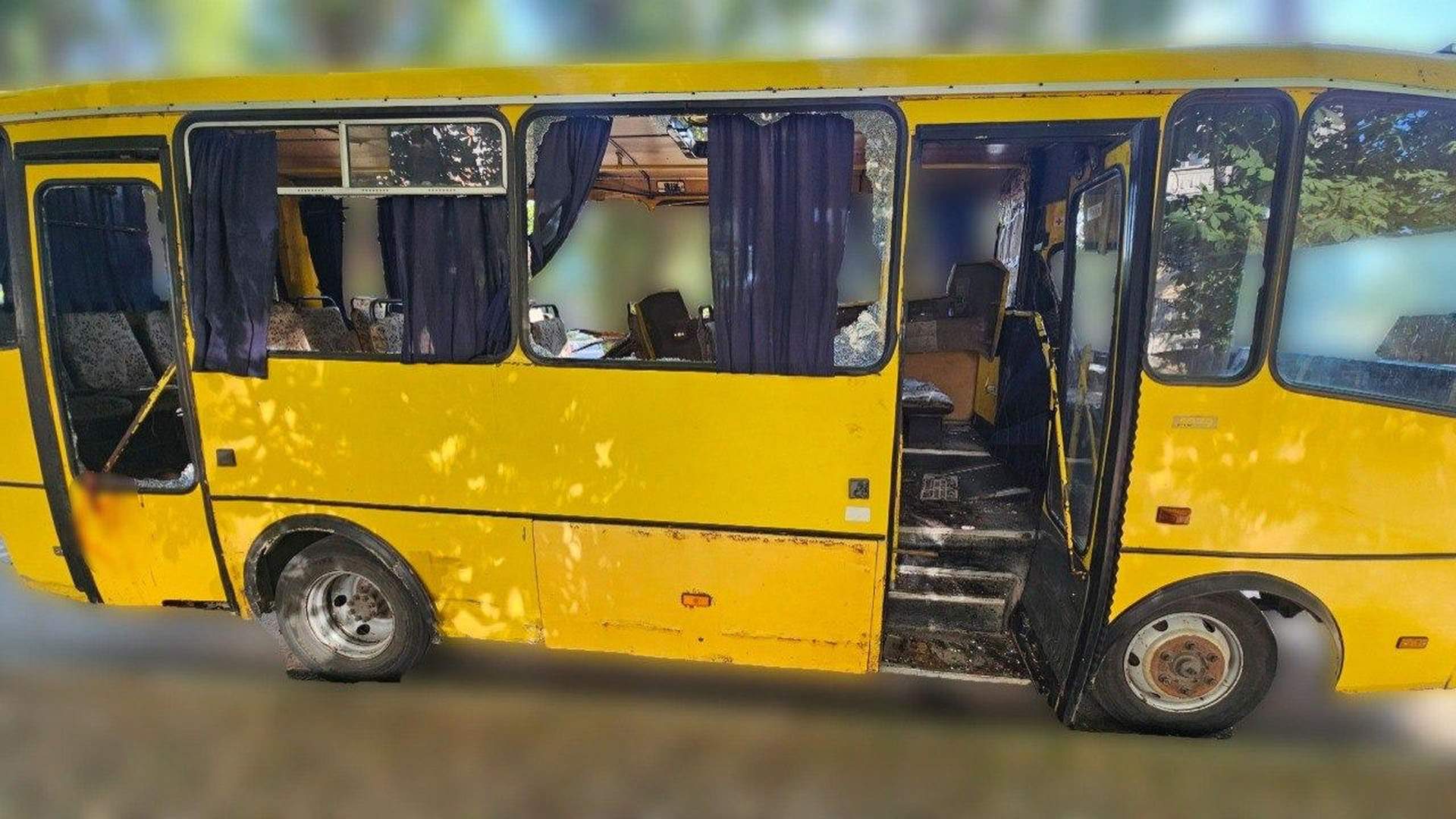 У Херсоні дрон окупантів вдарив по маршрутці: двоє загиблих, є поранені