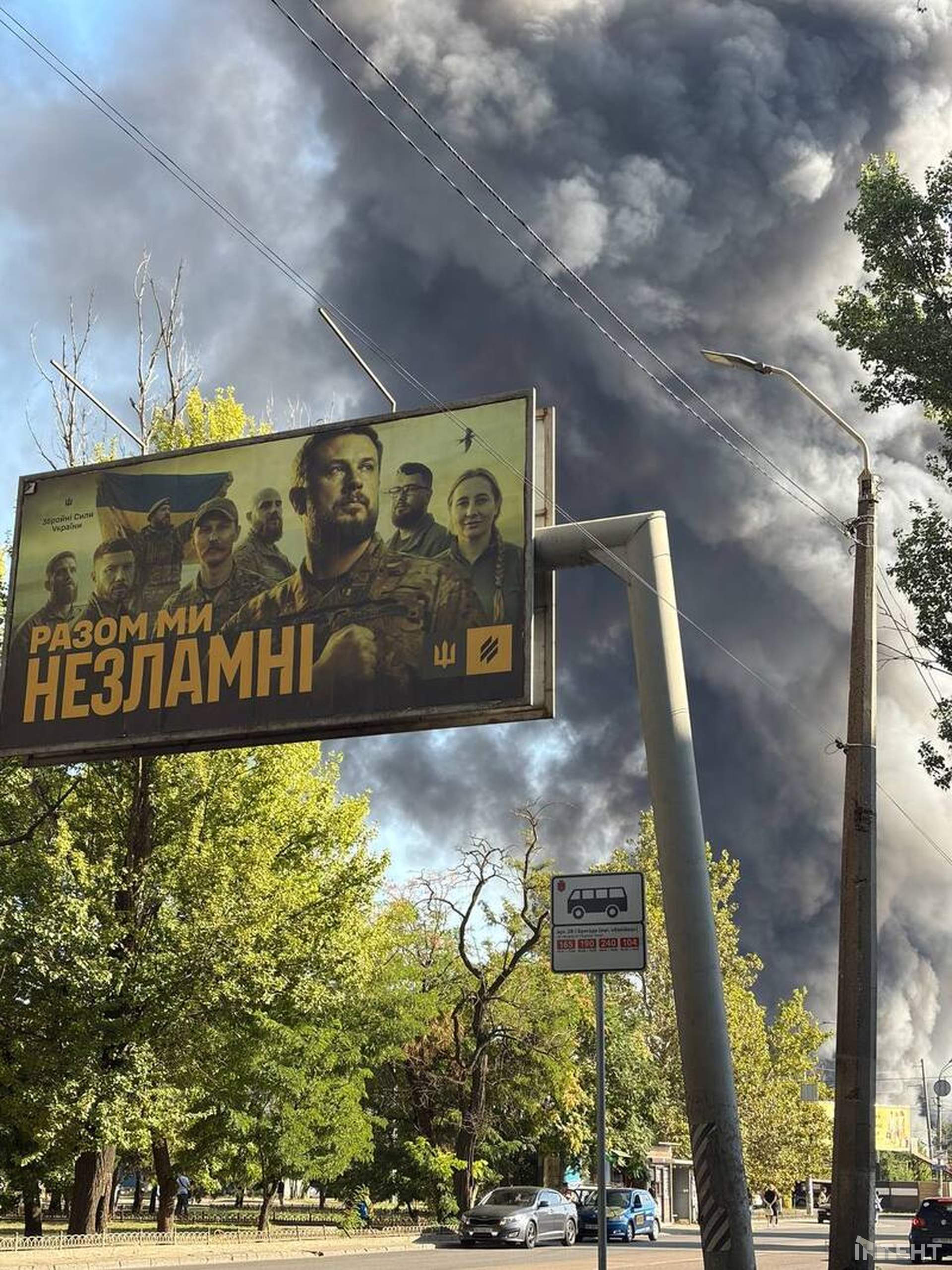 В Одесі загорівся гіпермаркет Епіцентр