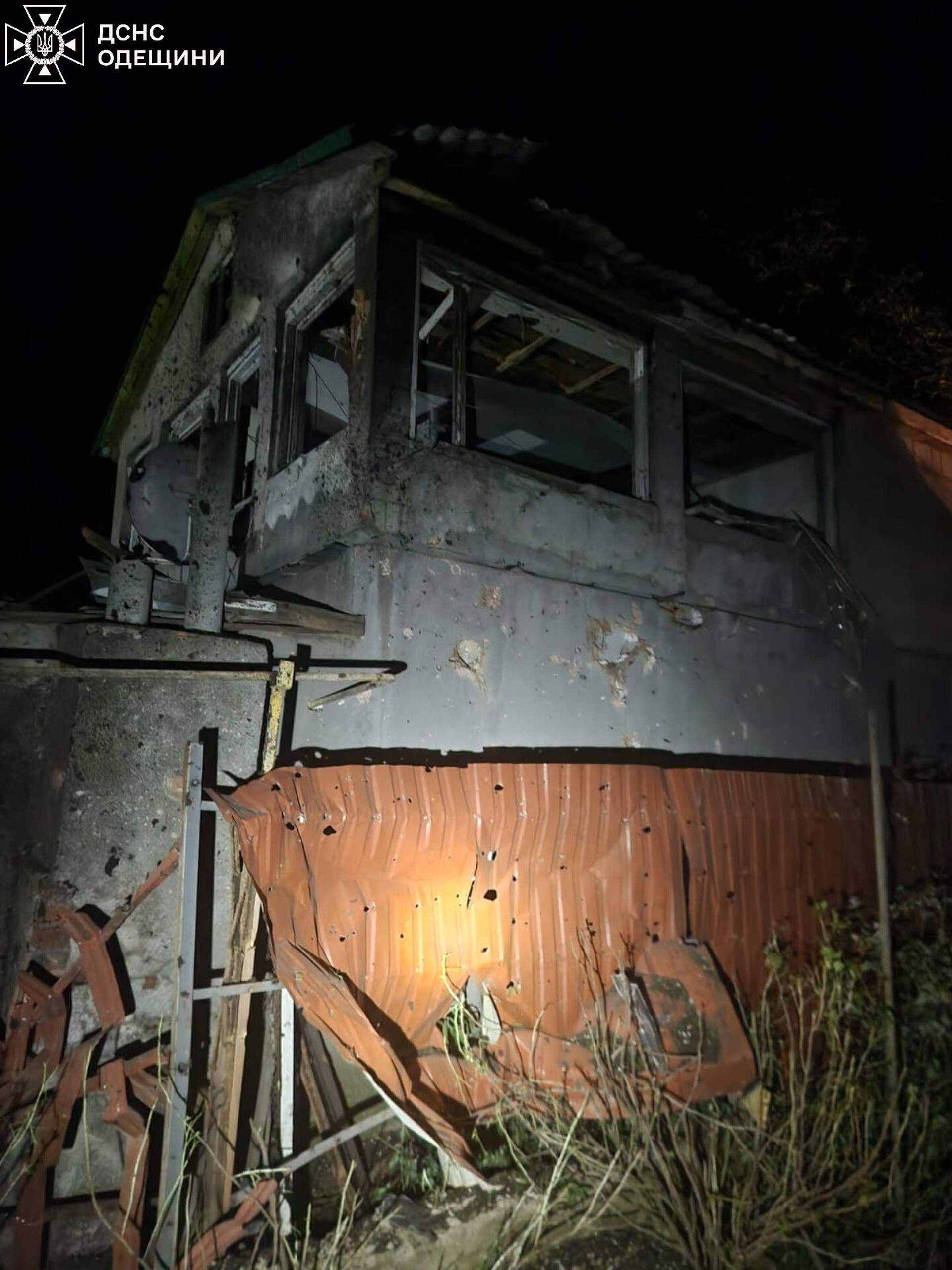 Вночі росіяни поранили одесита та поцілили на територію храму в Чорноморську