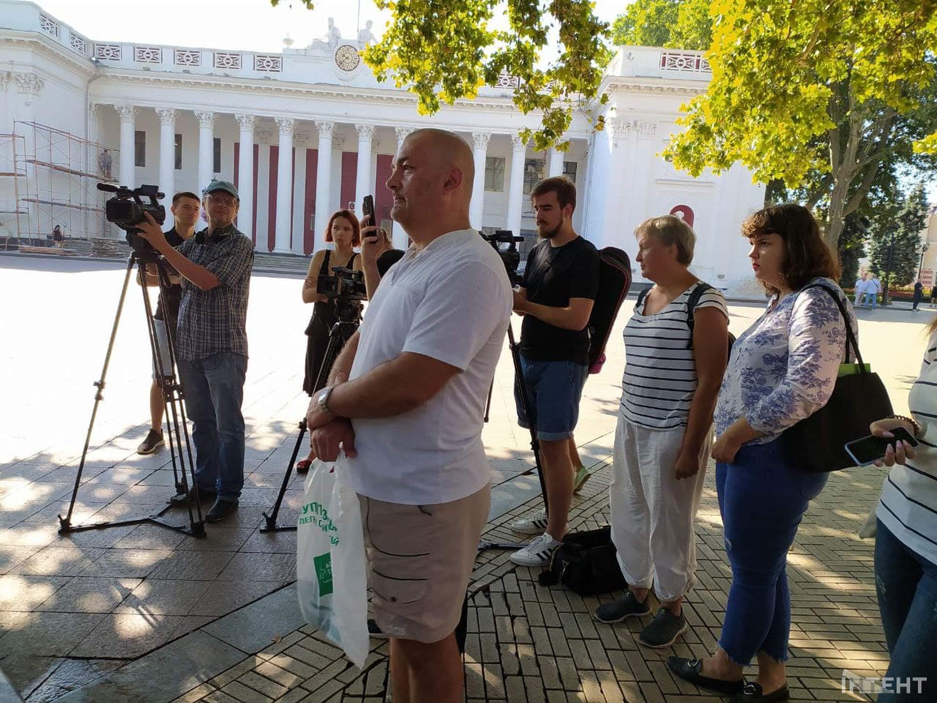 Протест під будівлею мерії через знесення друкарні Фесенка
