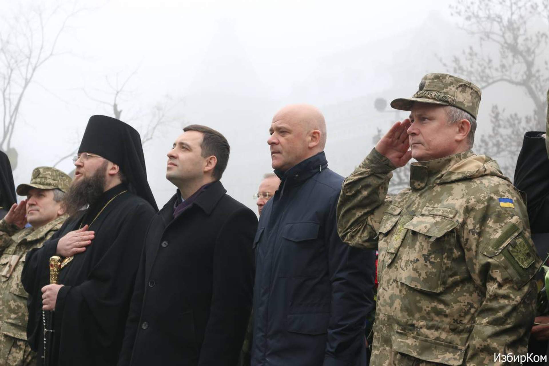 Одесситы принесли цветы к памятнику Шевченко и потребовали освободить Савченко