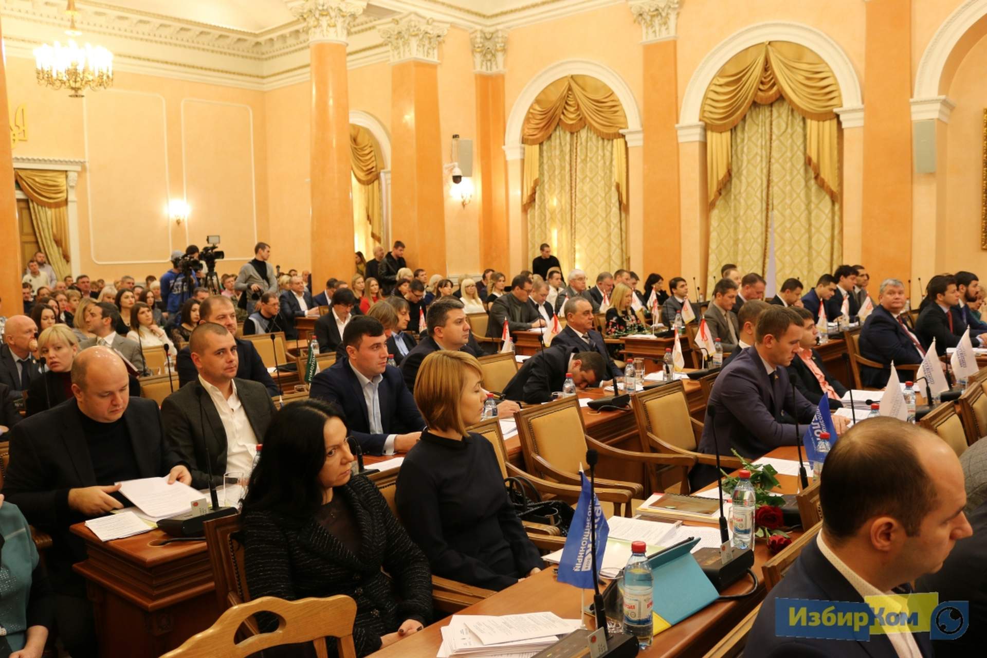 Сессия Одесского городского совета: розы депутатам и более ста вопросов повестки дня