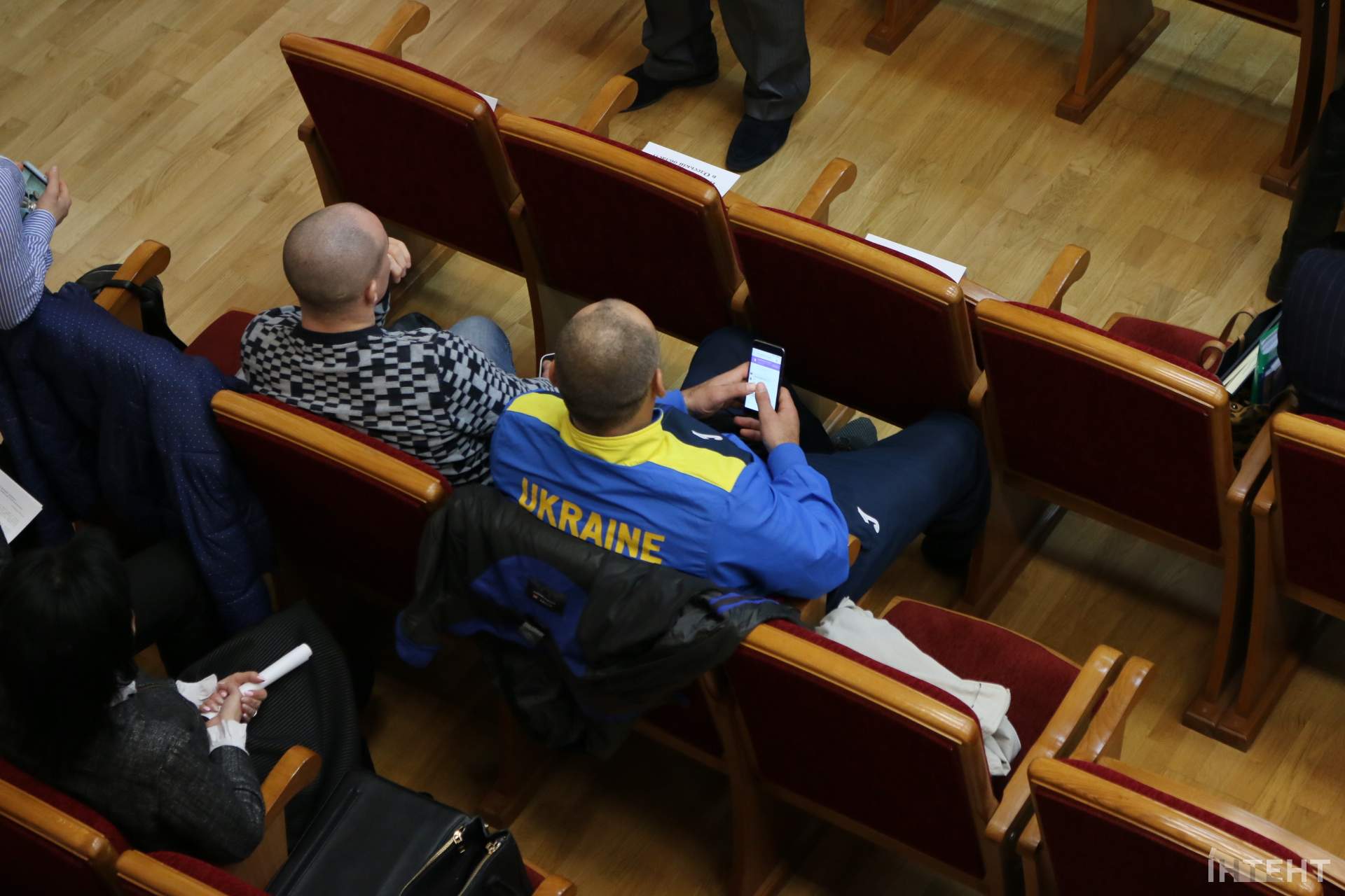 Сесія Одеської обласної ради: мітинг ззовні і напруга всередині