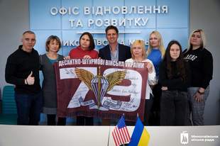 У Миколаєві родини загиблих військових зустрілись з благодійником із США