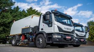 Нові поливальні машини комунальникам Херсонщини подарували партнери з Японії