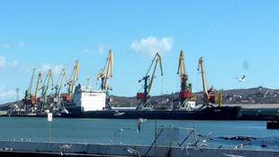 Sanctioned Russian bulk carrier caught transporting Ukrainian grain from Crimea