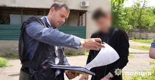 Держвиконавець пообіцяв одеситці вплинути на колегу за тисячу доларів
