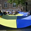Родичі полонених розгорнули в Одесі 100-метровий прапор до Дня Конституції