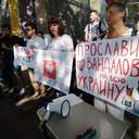 Протест під будівлею мерії через знесення друкарні Фесенка
