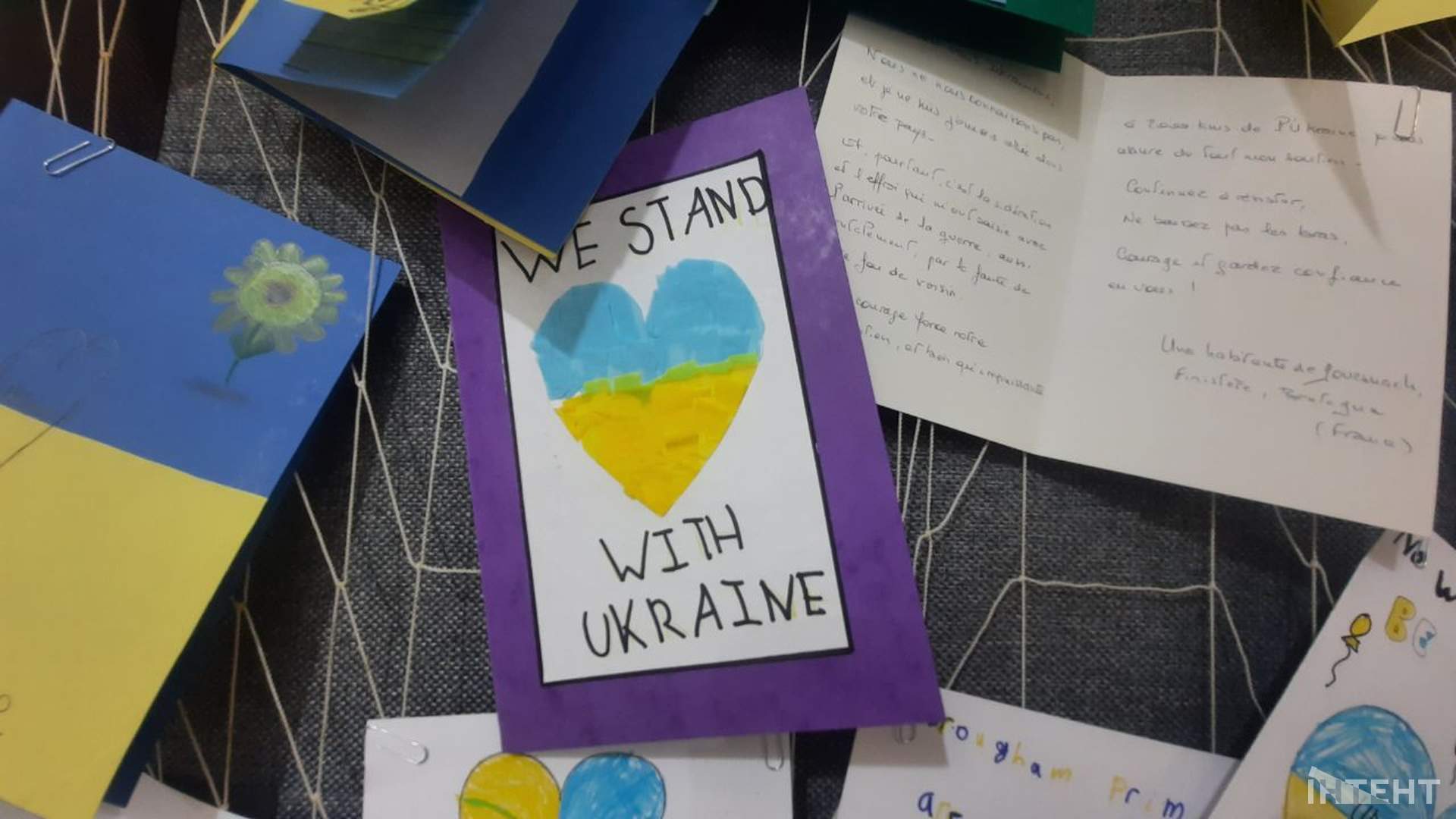 "Дякую за сміливість": діти з усього світу надіслали листівки в підтримку України