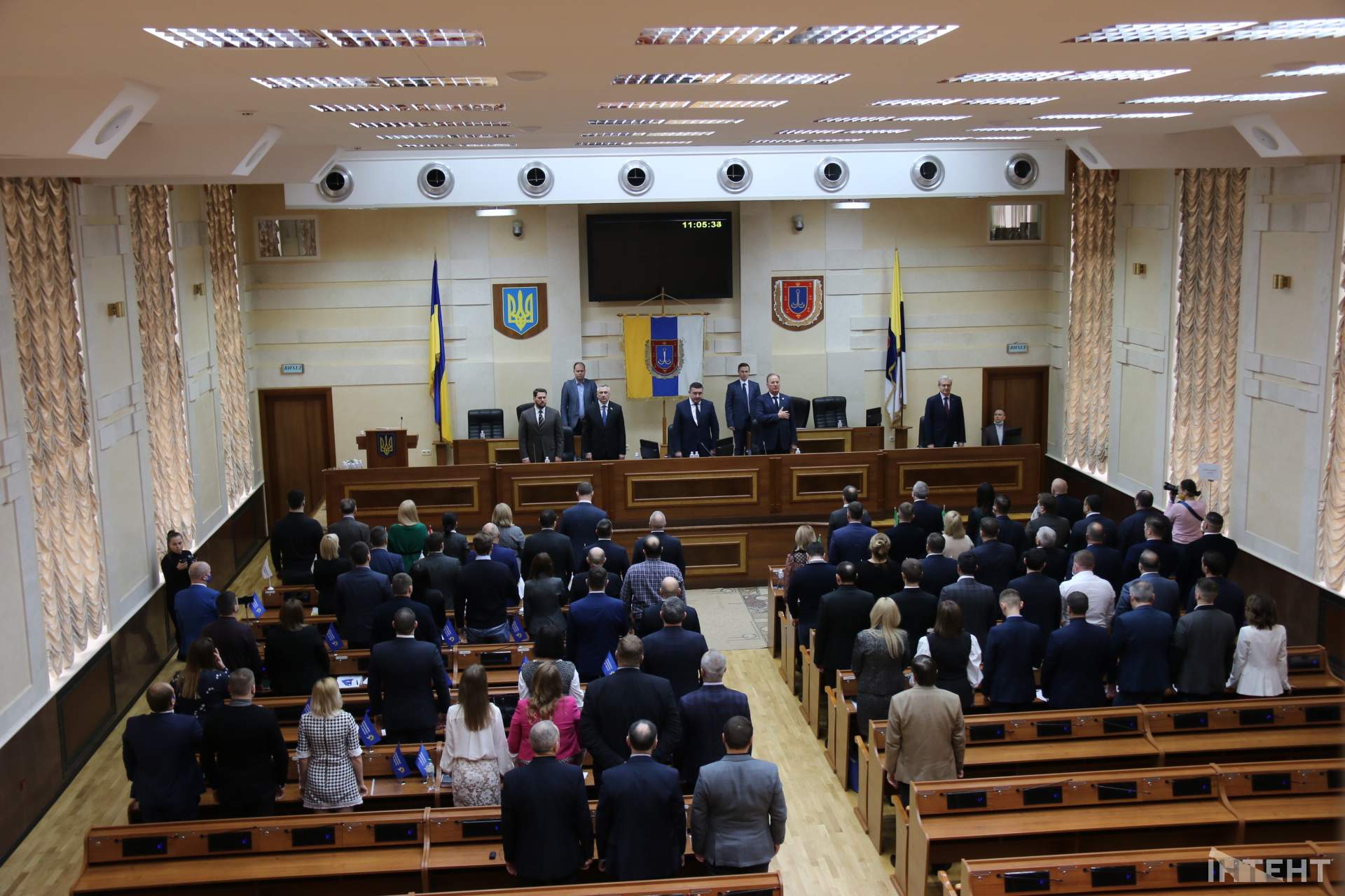 День двох сесій: як проходять засідання в Одеських обласній та районній радах