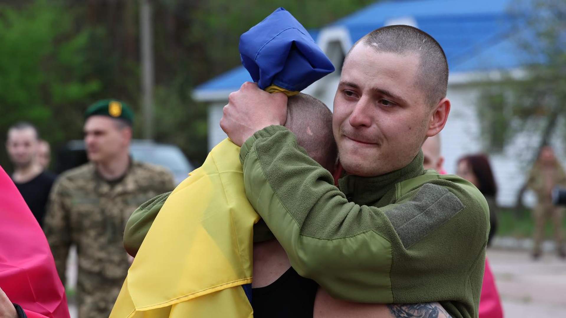 В Україну повернулися 205 військовополонених