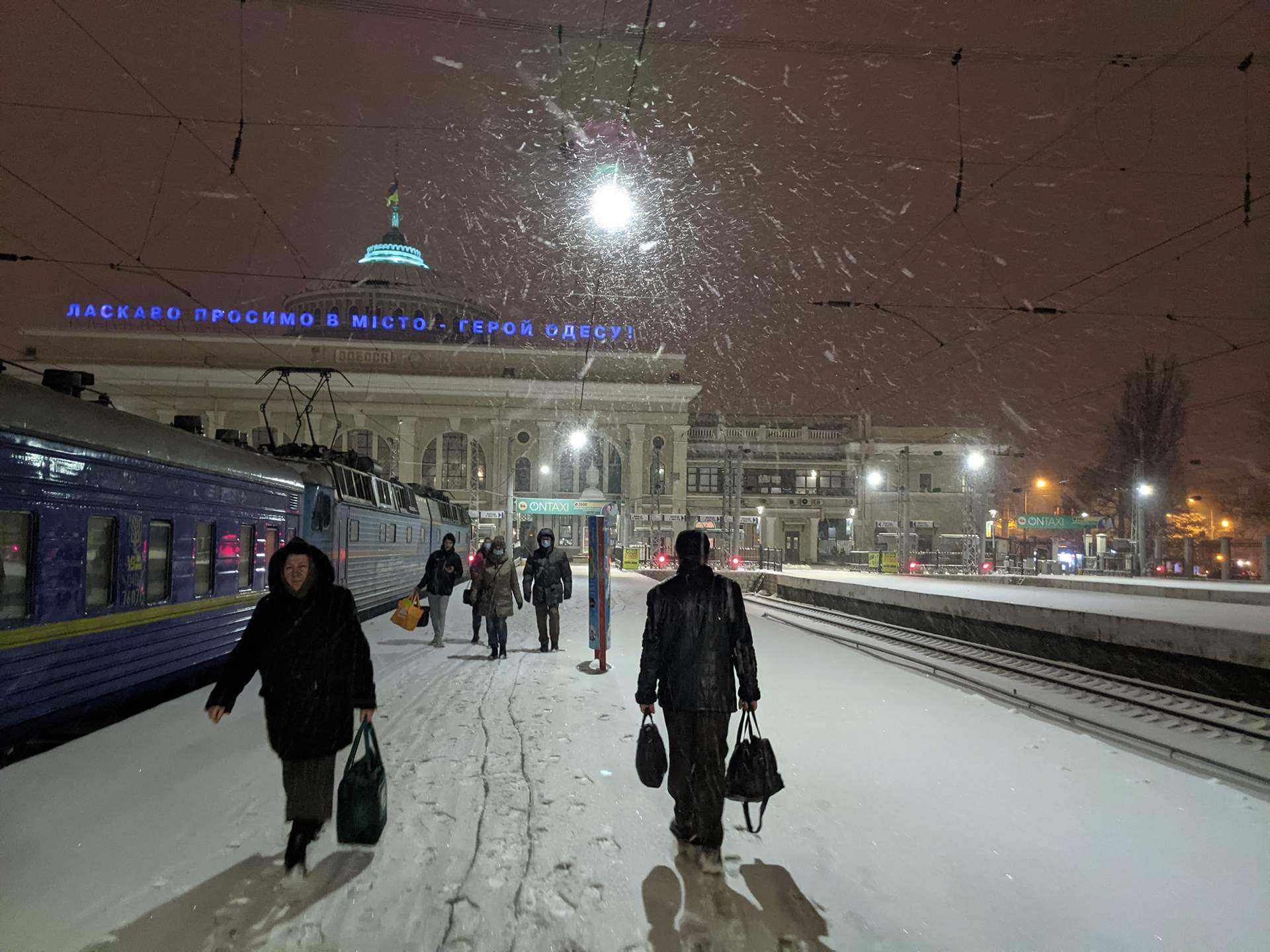 Одесу завалює снігом