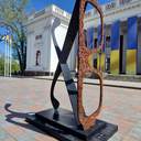 Перед будівлею Одеської мерії тимчасово встановили велетенські окуляри