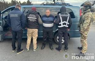 Odesa detains suspect in forgery of passports for transportation of people abroad