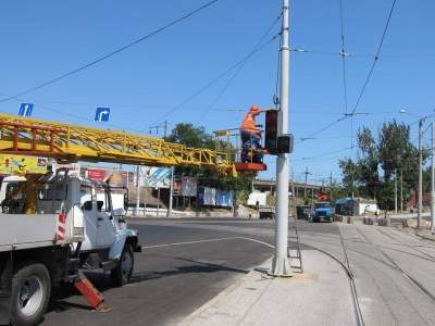 Возле Пересыпского моста установили интеллектуальные светофоры