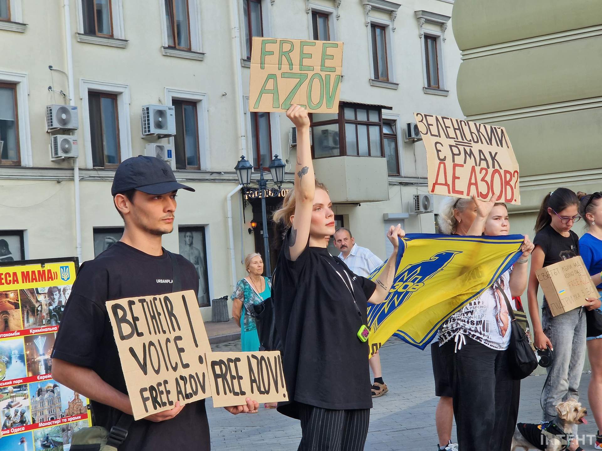 Одесити вийшли на традиційну акцію-згадку про полонених