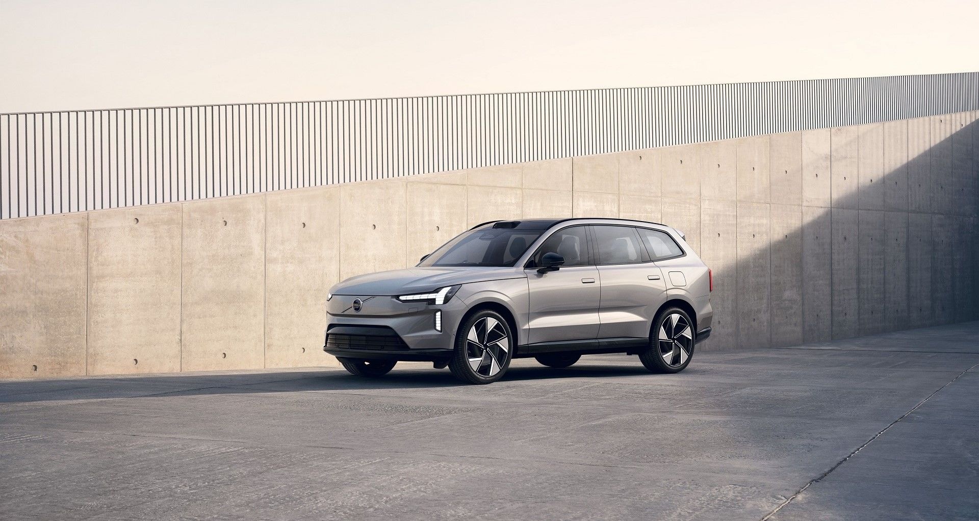Електричний Volvo EX90: комфорт і новий рівень безпеки