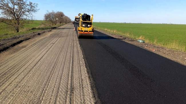 Road repairs. PHOTO: Recovery Service in Mykolaiv region/Facebook