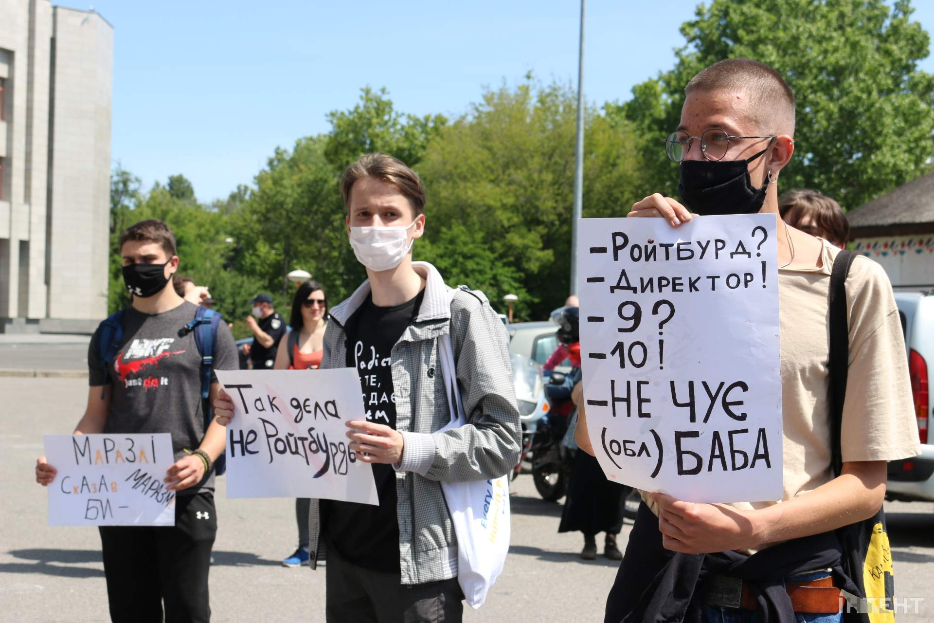 Ро наш Бро: одесити вийшли під стіни облради на підтримку Ройтбурда