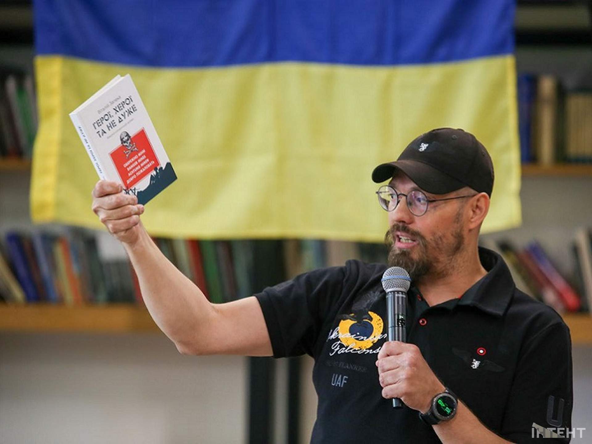 Тихо начитаний: в одеській бібліотеці показали стендап-комедію