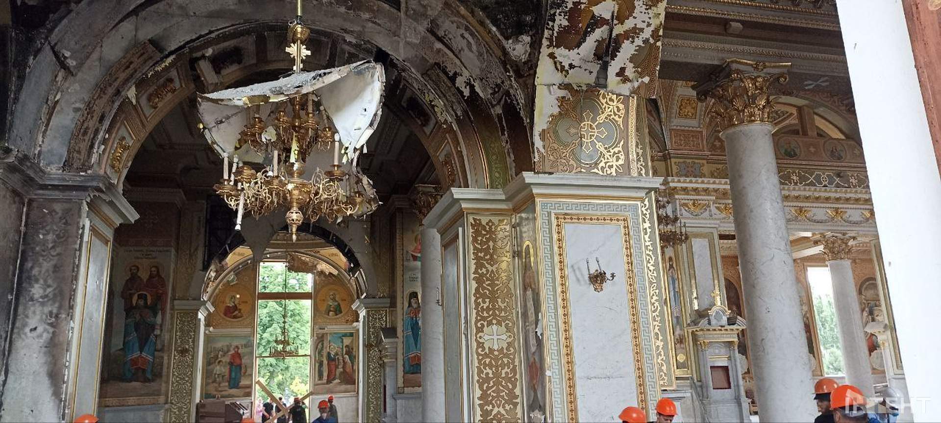 Наслідки нічної атаки росіян по Одесі в світлинах Інтента