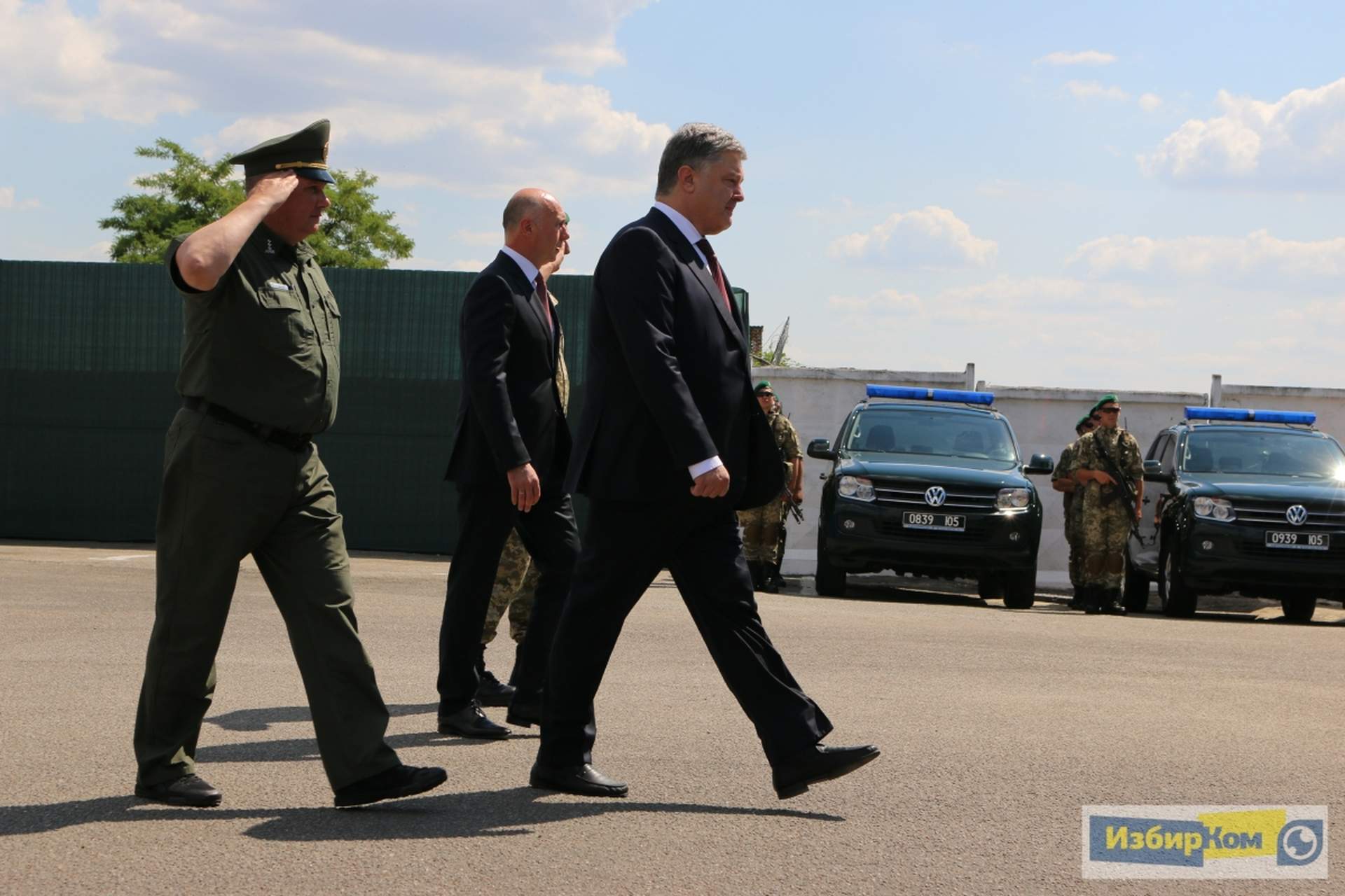 Как президент Порошенко границу открывал