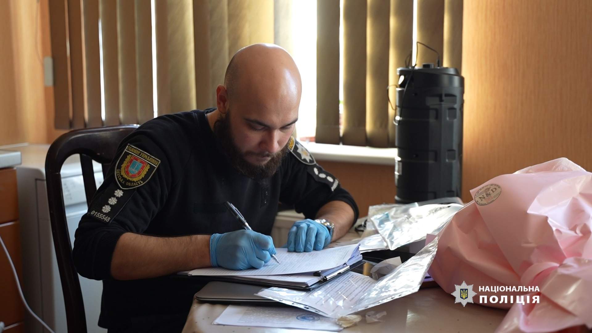 Поліцейські викрили злочинну групу псевдоволонтерів на Одещині