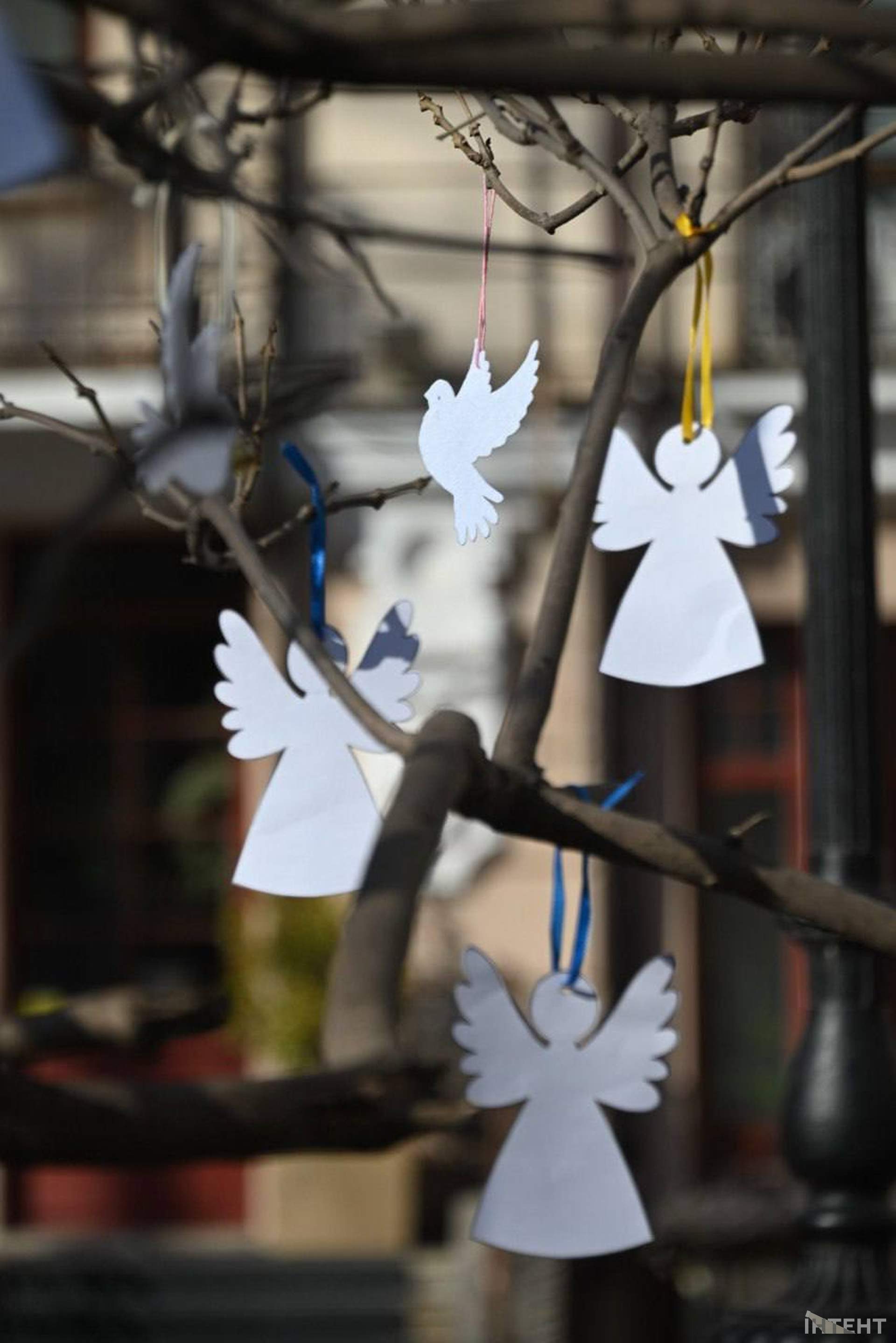 В Одесі вшанували пам'ять вбитих росіянами у драмтеатрі Маріуполя