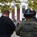 Сессия Одесского городского совета: потасовки с митингующими и попытки экс-нардепа попасть в здание мэрии