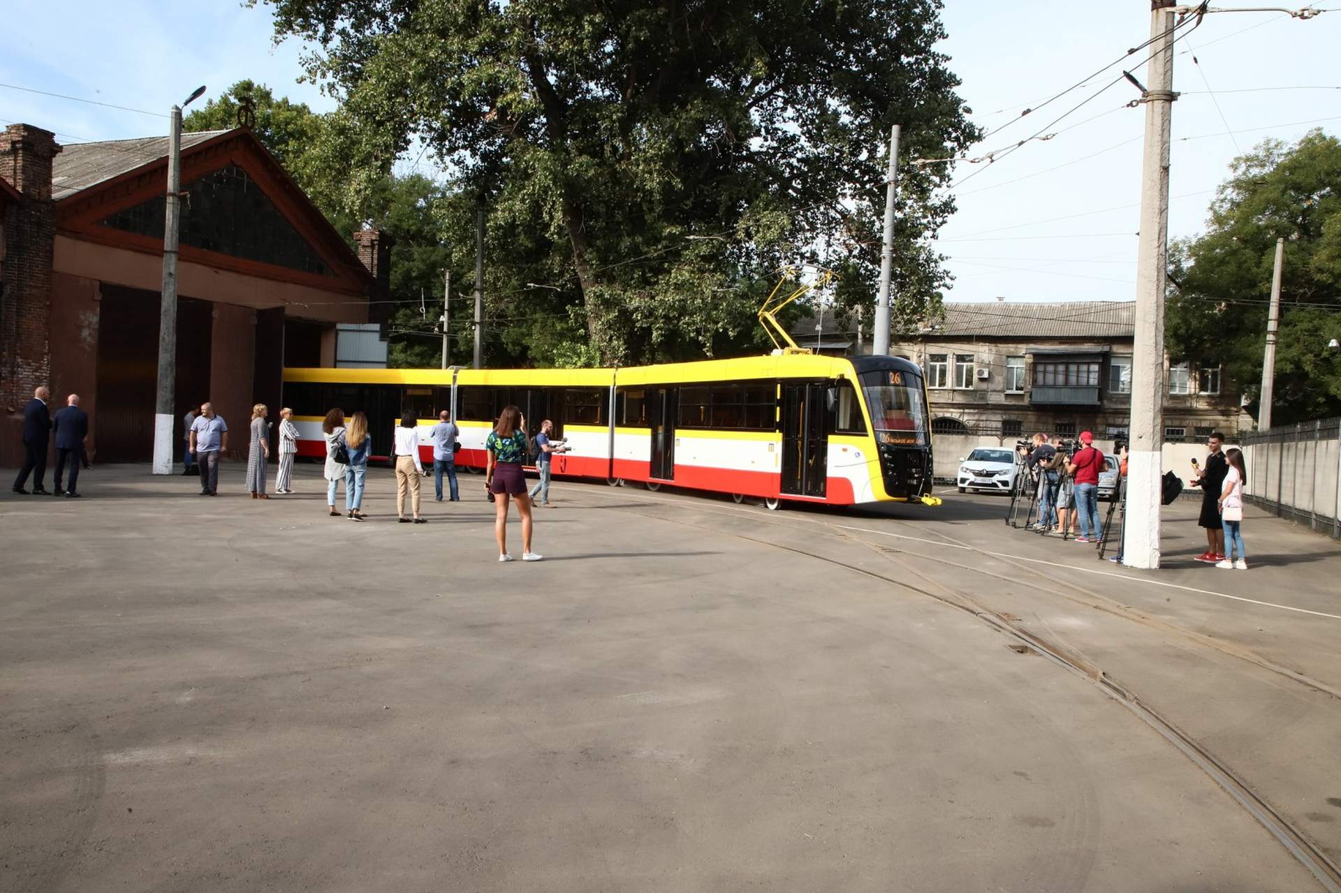 В Одессе собрали самый длинный в Украине трамвайный вагон