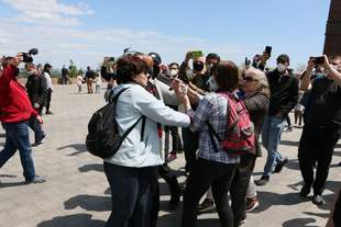 Напад на журналістку та непокора поліції: в Одесі відзначають День Перемоги