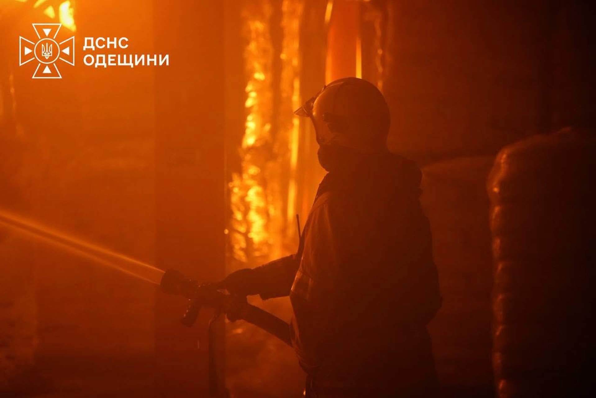 Після удару по складах біля Одеси через задимлення перевірили повітря