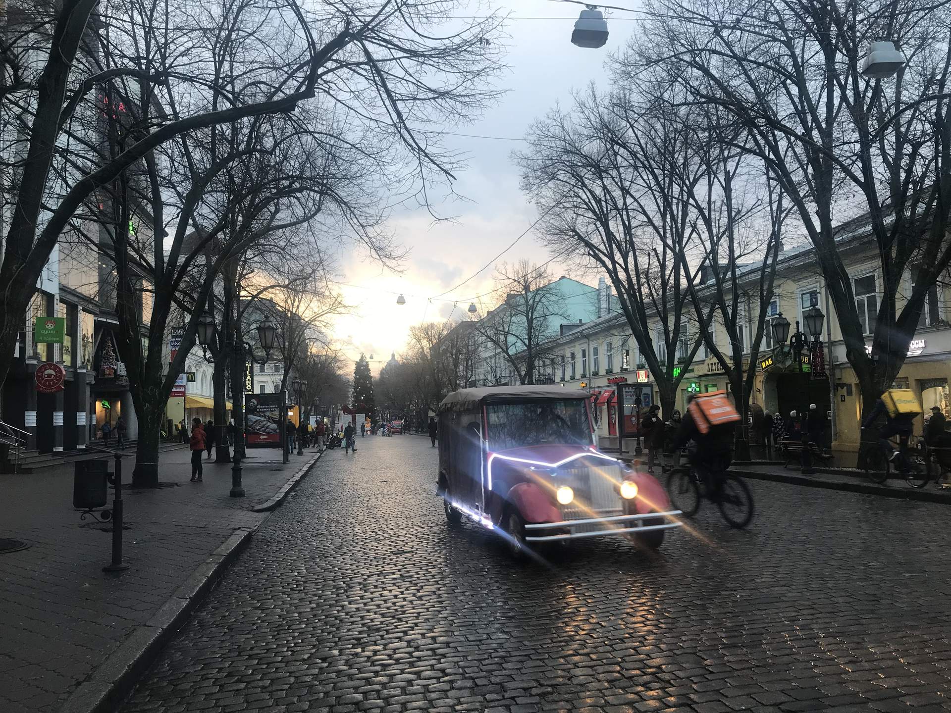 Тепле Різдво: як виглядає головна вулиця Одеси в святковий день