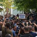 Сессия Одесского городского совета: потасовки с митингующими и попытки экс-нардепа попасть в здание мэрии