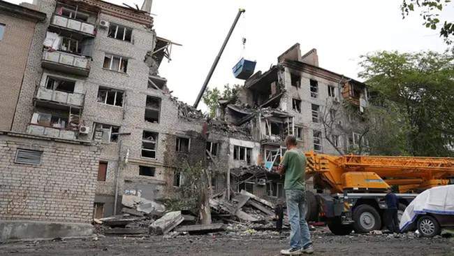 Миколаївська багатоповерхівка після удару. Фото: Суспільне