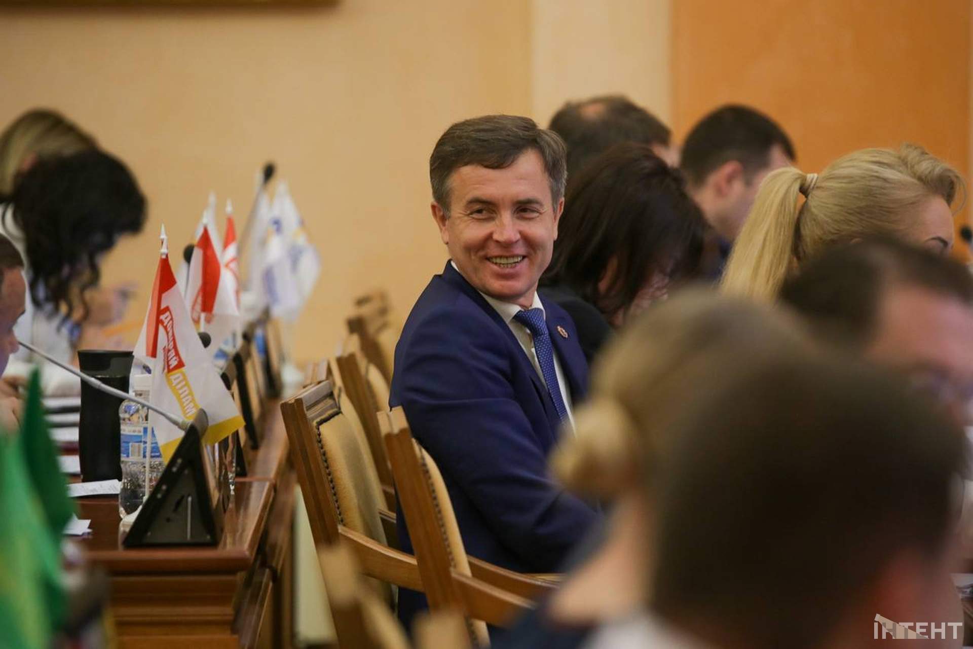 Бурхлива сесія та мітинг у світлинах Інтента