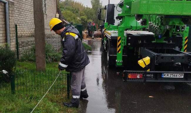 Ремонтні роботи з ліквідації наслідків негоди тривають. ФОТО: ДТЕК