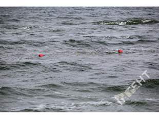 Мер Чорноморська заявив, що купатись у морі заборонено військовими