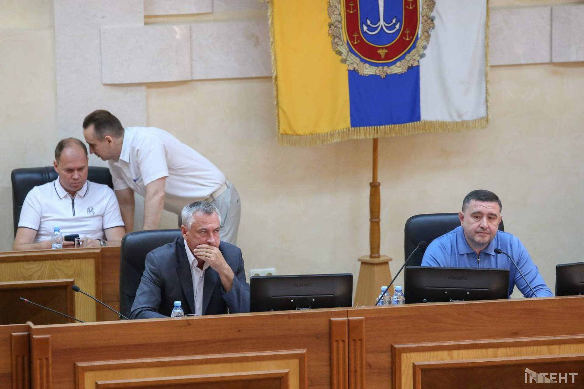 Позачергова сесія Одеської обласної ради в об'єктиві ІзбірКома